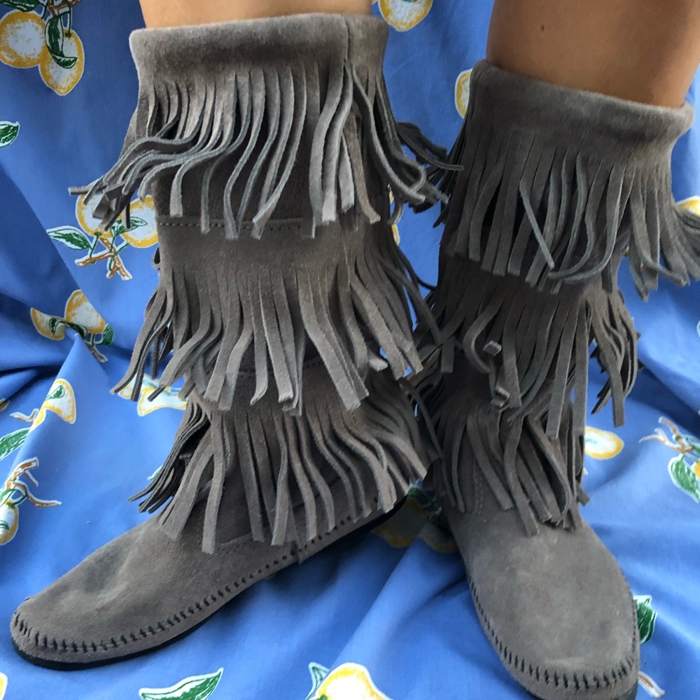Size 9 Gray 3-Layer Minnetonka Boot with LOTS of fringe